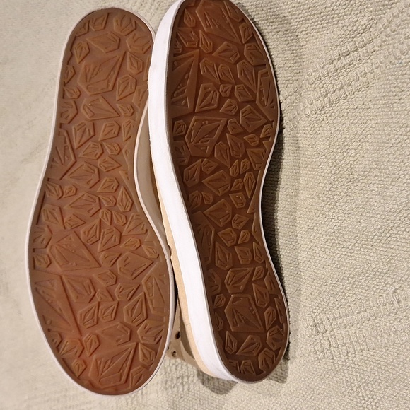 Volcom Buzz tan suede Hightower, size 7 - Picture 4 of 7